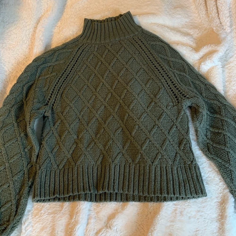 Mock neck cross stitching sweater